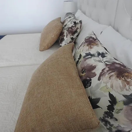 Sandra Hotel